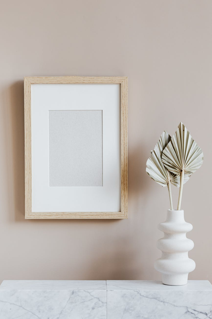 Minimalist picture frame